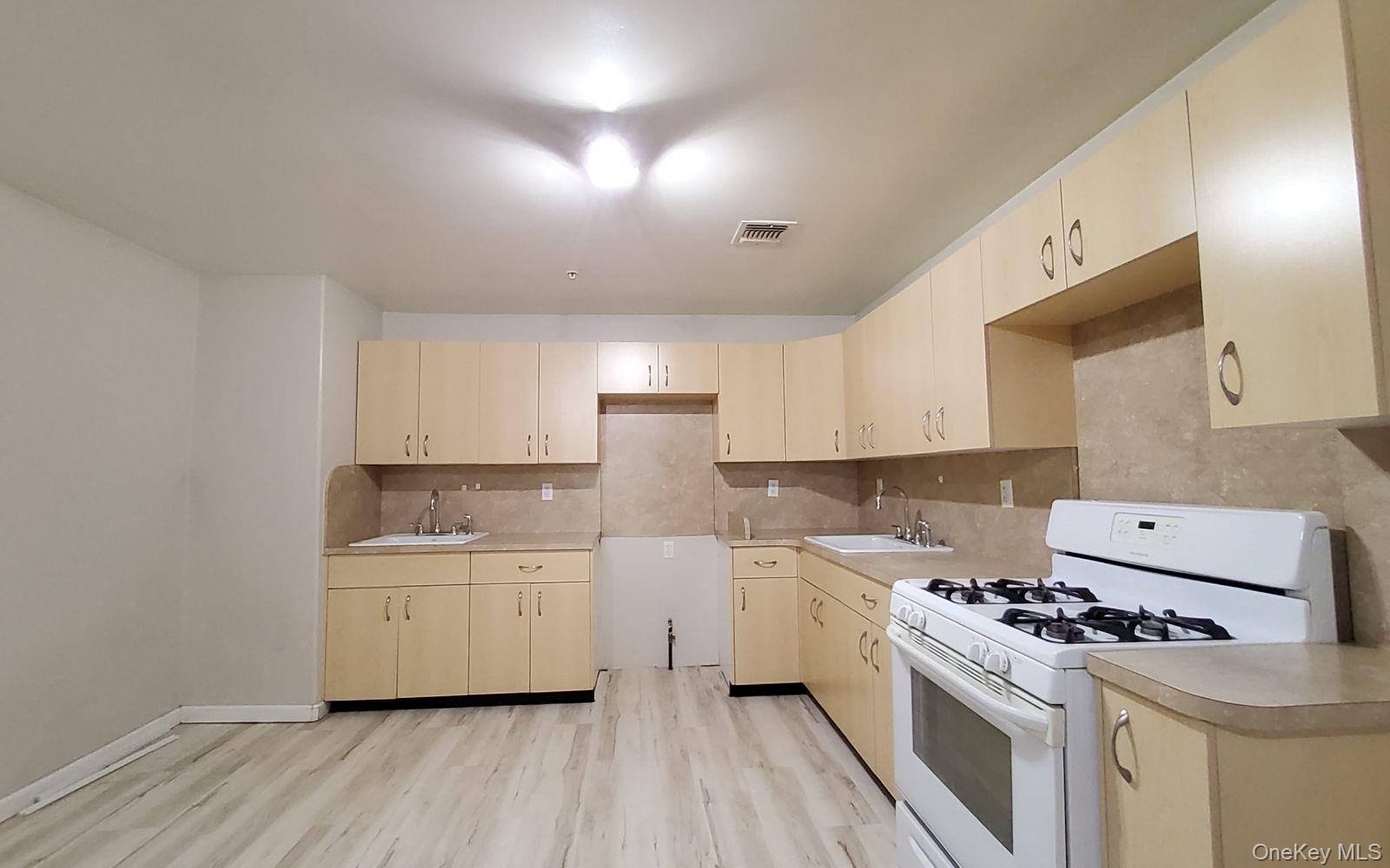 #3 photo, 8 Lemberg Court, Monroe , NY 10950