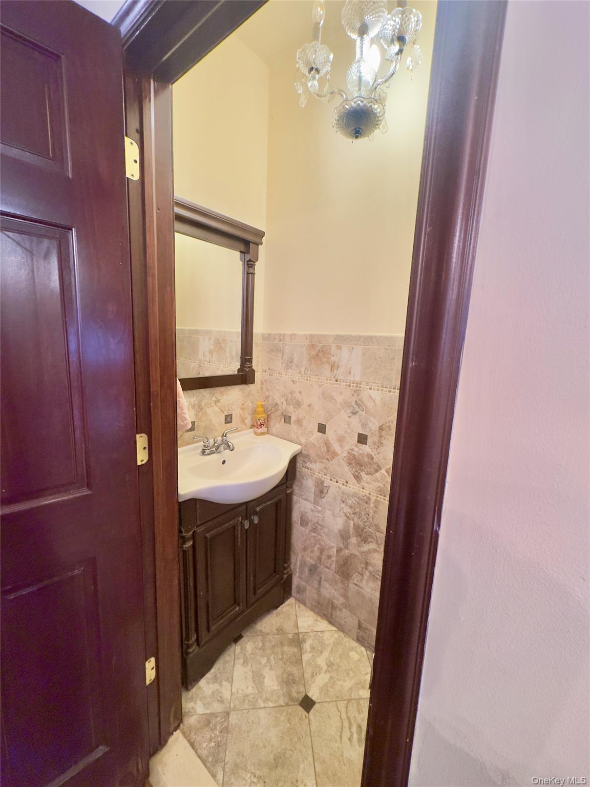 #13 photo, 26-12 94th Street, クイーンズ区 East Elmhurst , NY 11369