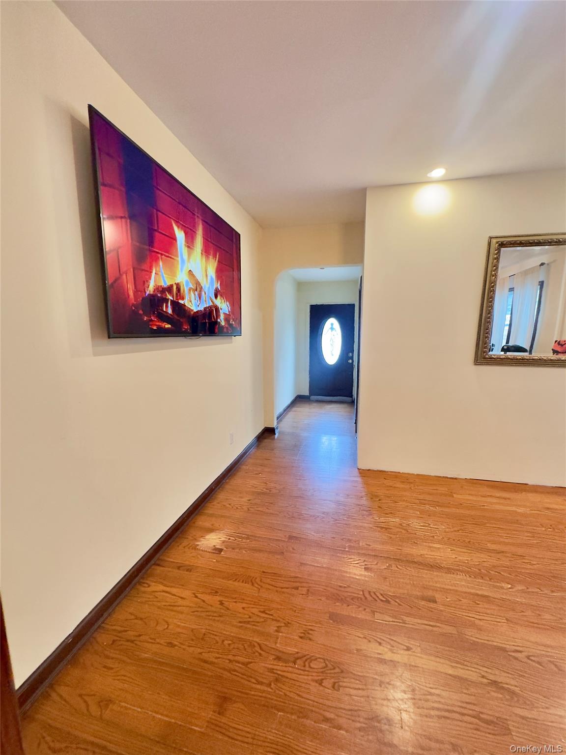 #4 photo, 26-12 94th Street, クイーンズ区 East Elmhurst , NY 11369