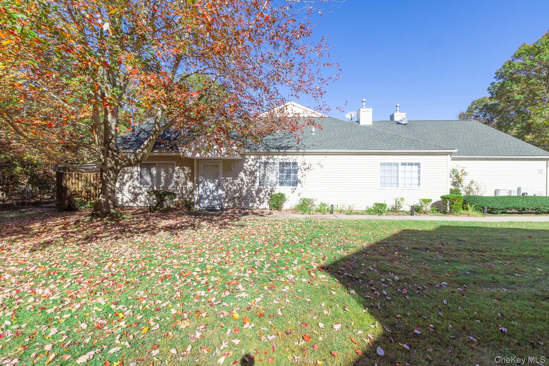 #1 photo, 349 Colonial Circle, サフォーク郡 Manorville , NY 11949