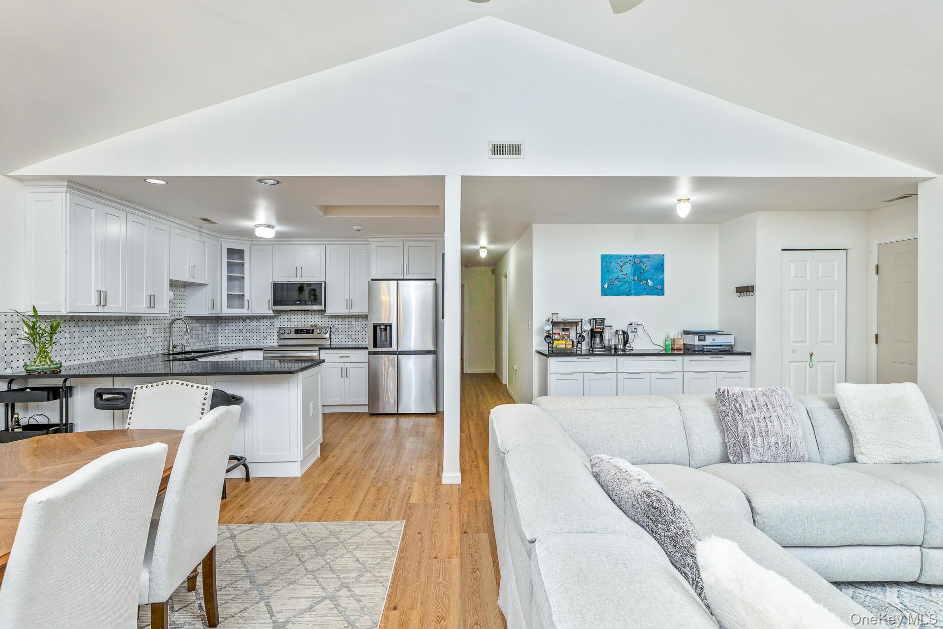 #11 photo, 349 Colonial Circle, サフォーク郡 Manorville , NY 11949