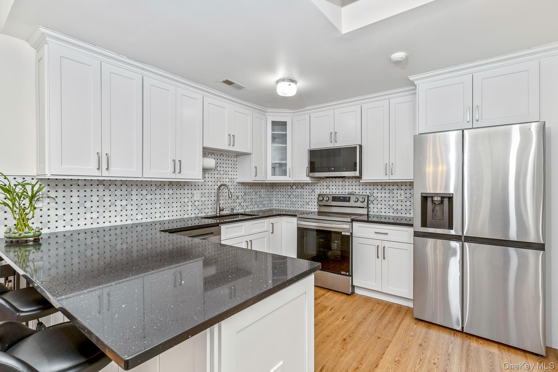 #13 photo, 349 Colonial Circle, サフォーク郡 Manorville , NY 11949