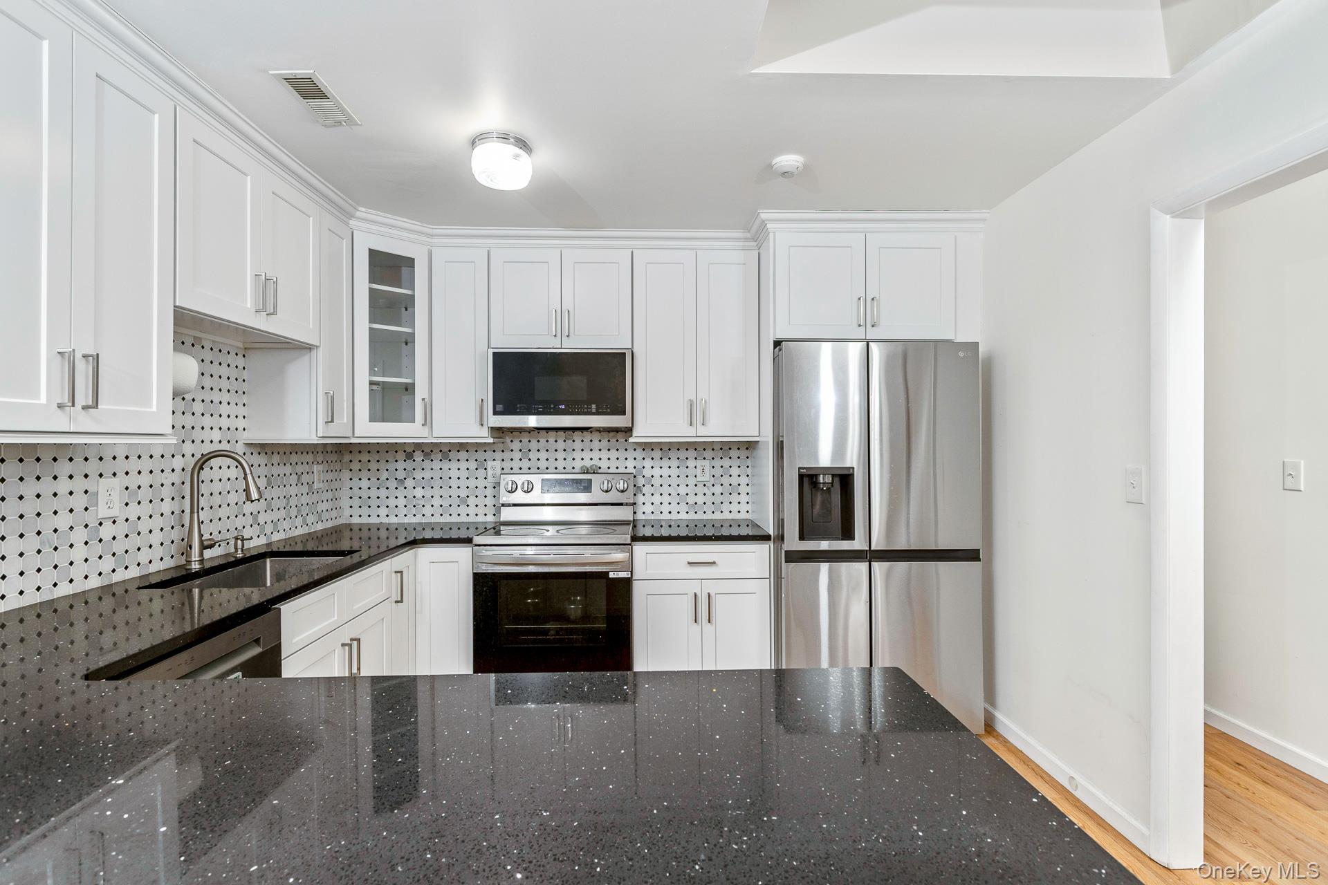 #14 photo, 349 Colonial Circle, サフォーク郡 Manorville , NY 11949