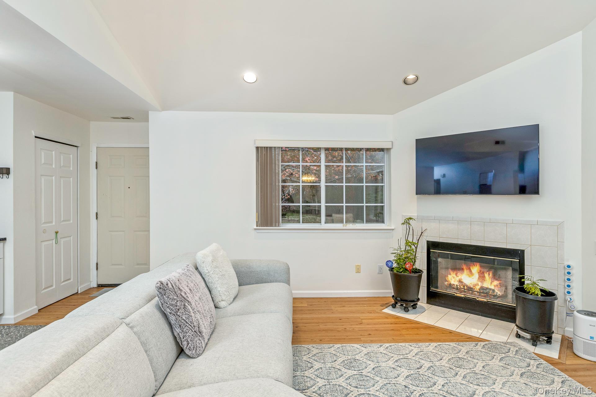 #5 photo, 349 Colonial Circle, サフォーク郡 Manorville , NY 11949