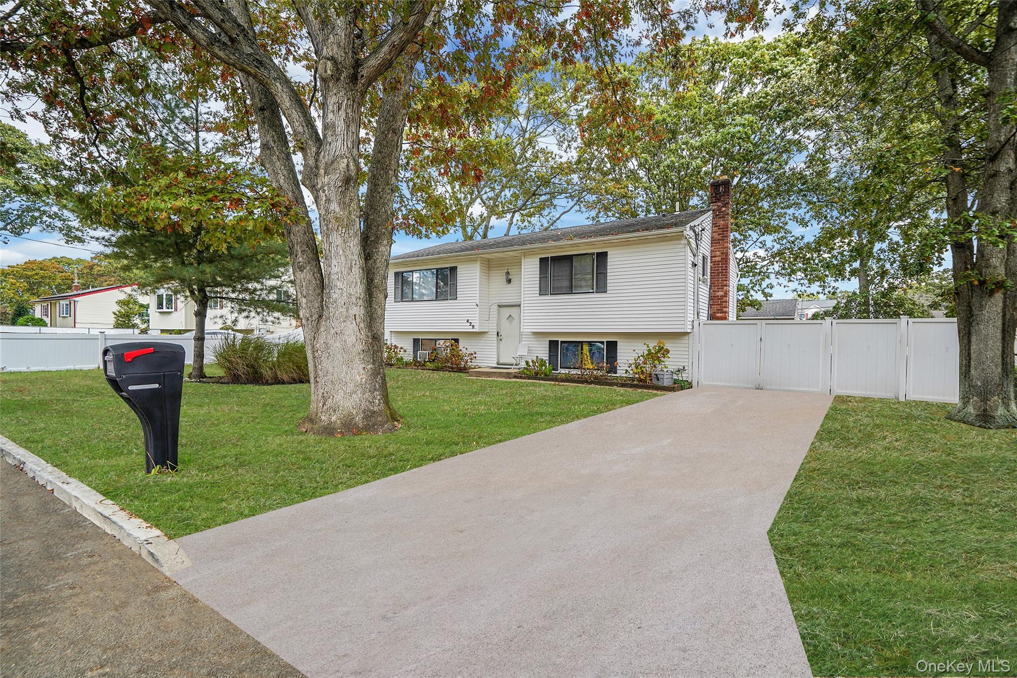 #4 photo, 425 41st Street, サフォーク郡 Copiague , NY 11726