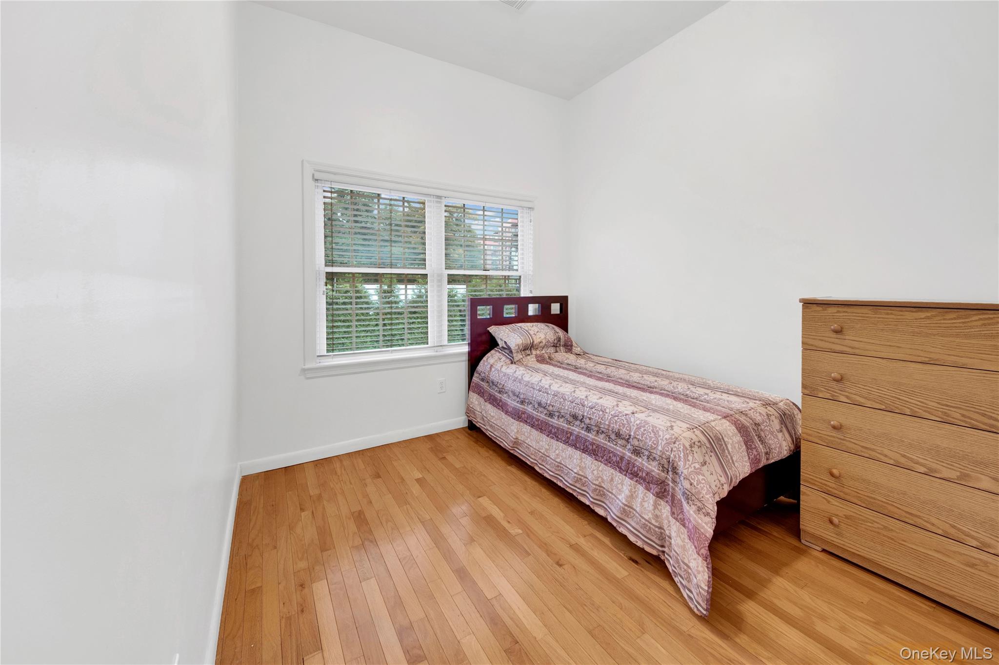 #17 photo, 752 Pelham Road, New Rochelle , NY 10805