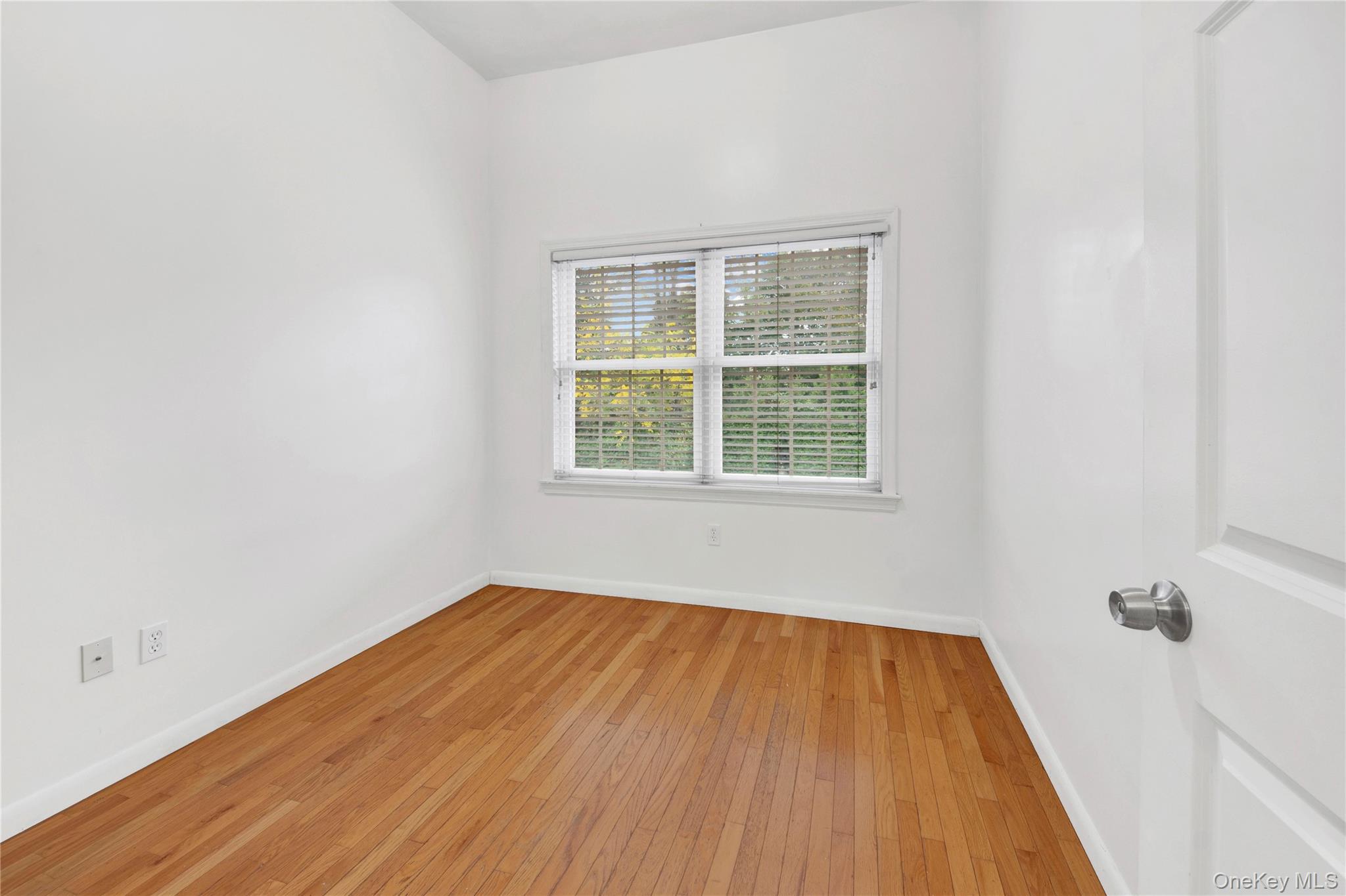 #18 photo, 752 Pelham Road, New Rochelle , NY 10805