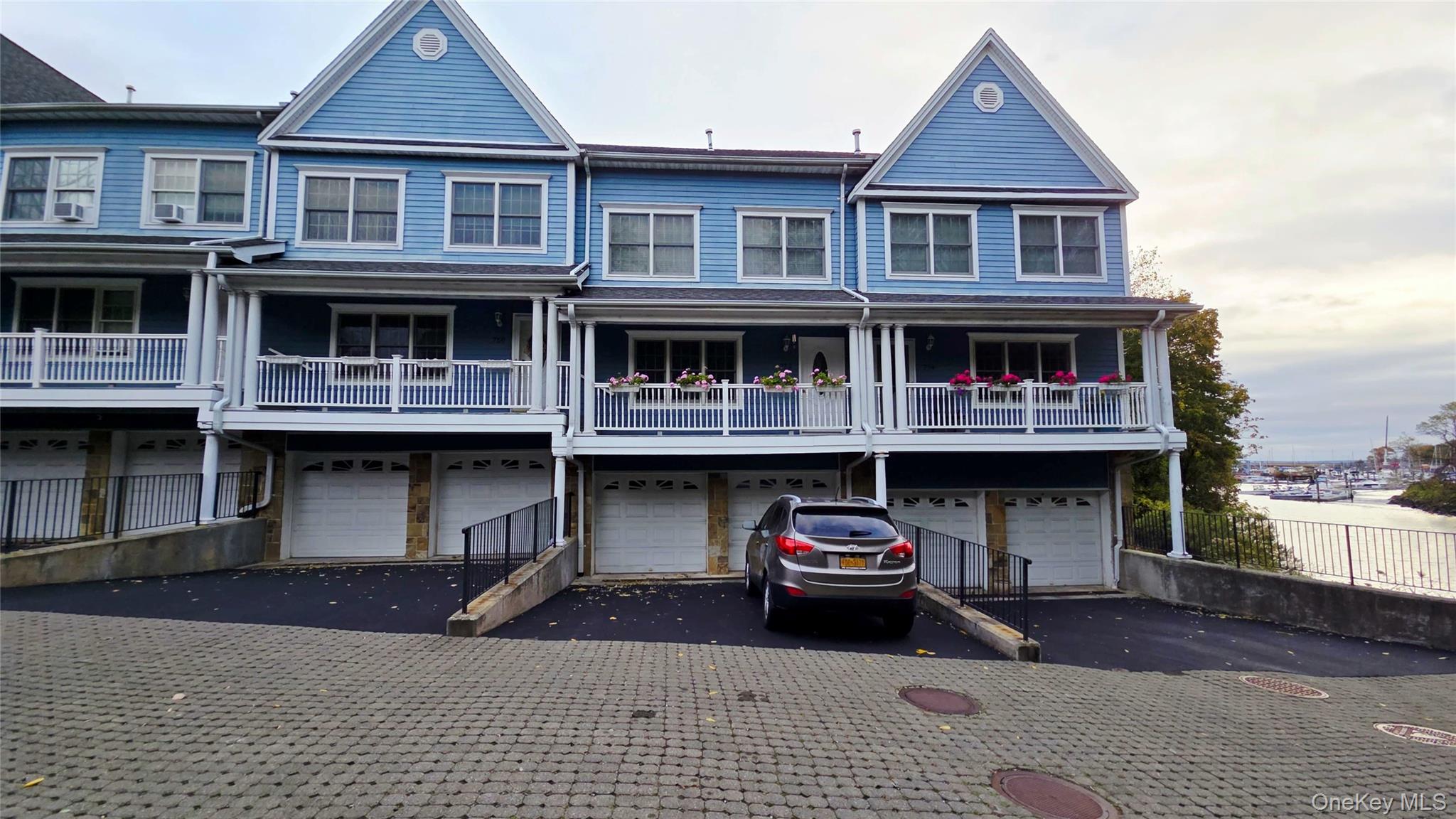 #2 photo, 752 Pelham Road, New Rochelle , NY 10805