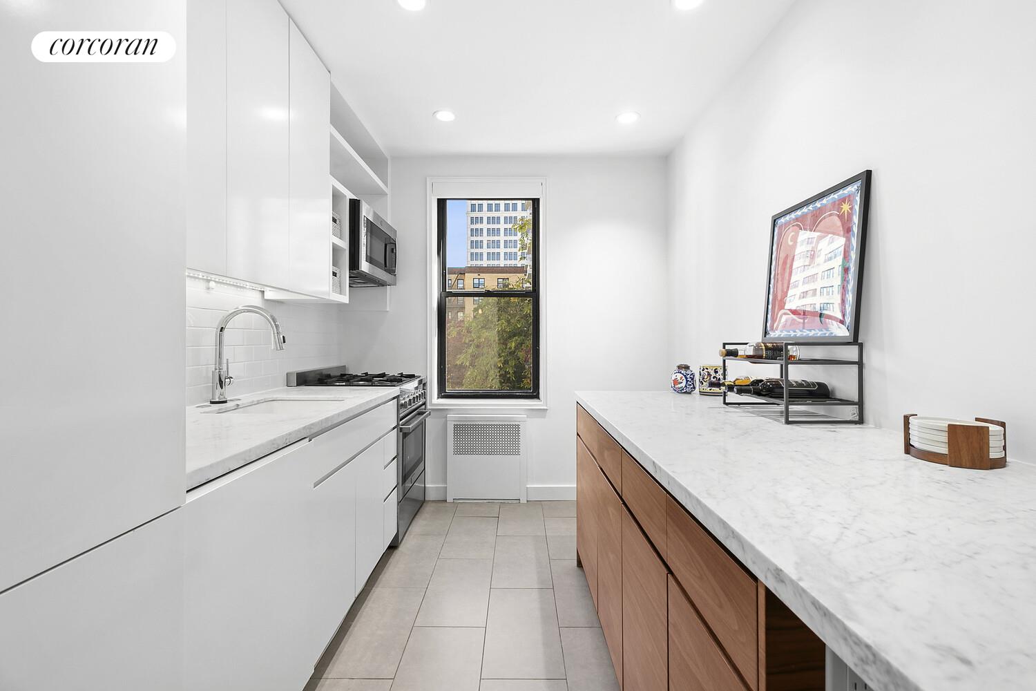 #8 photo, 30 E 9TH Street, Greenwich Village , NY 10003