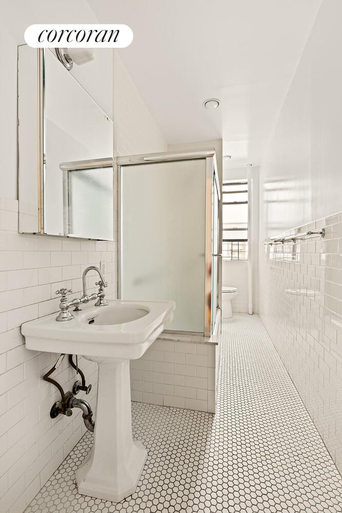 #10 photo, 243 W 98TH Street, マンハッタン Upper West Side , NY 10025