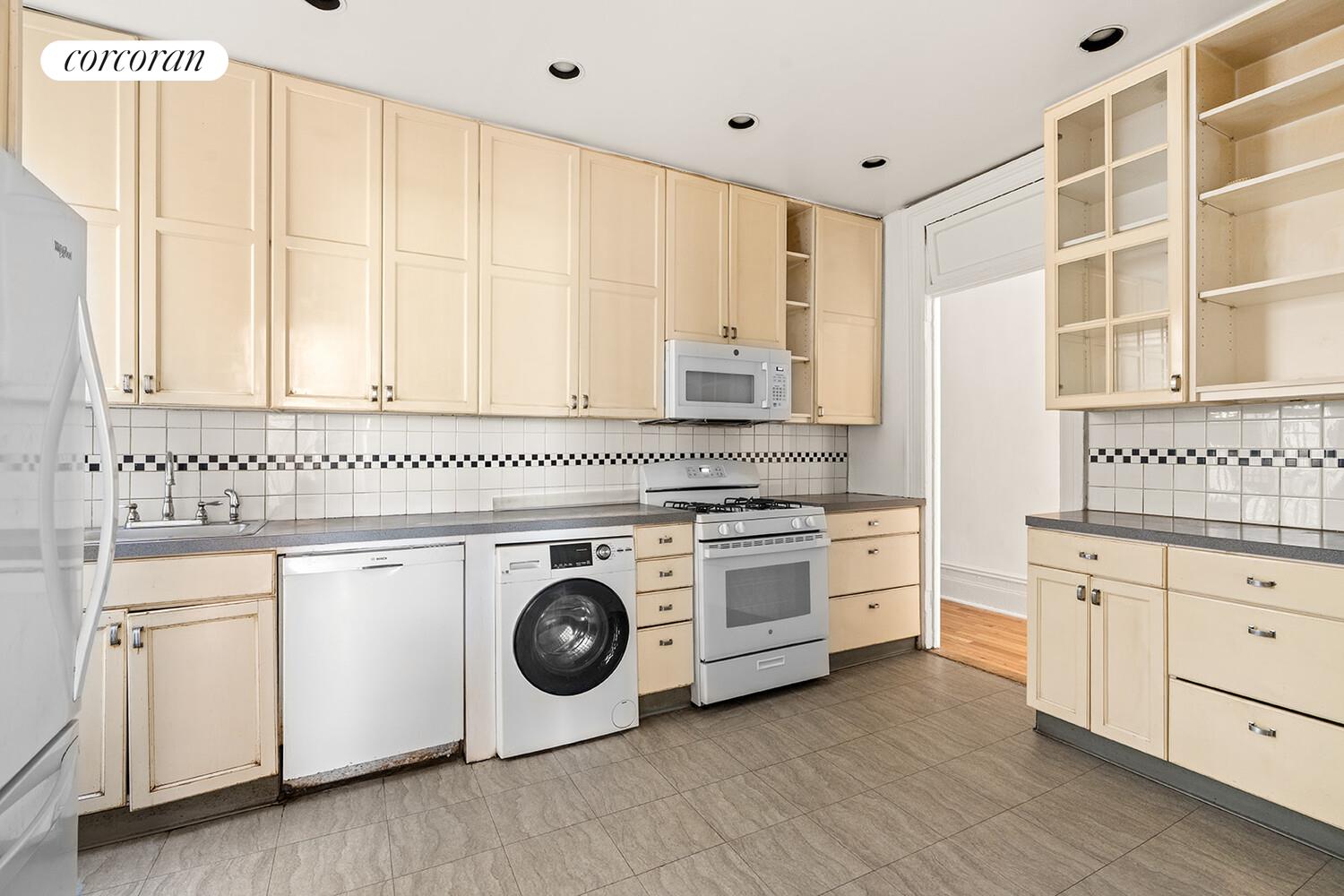 #5 photo, 243 W 98TH Street, マンハッタン Upper West Side , NY 10025