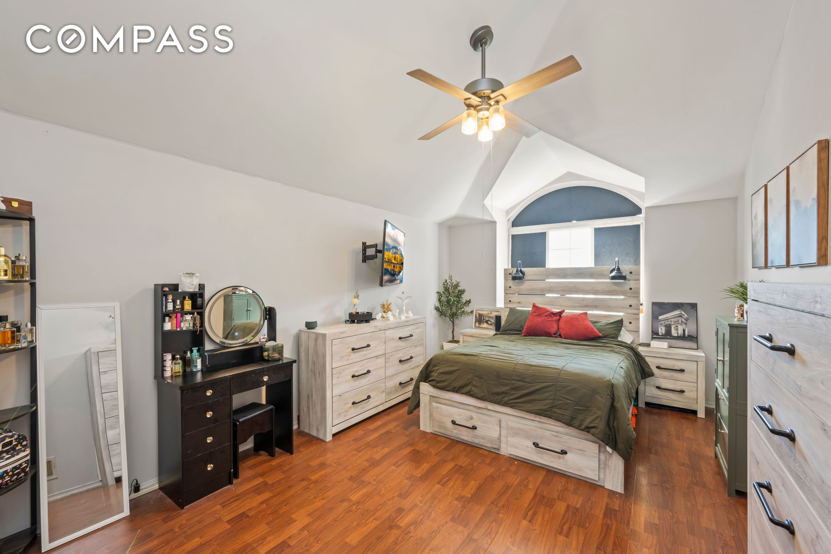 #15 photo, 55 Sideview Avenue, New York City , NY 10314