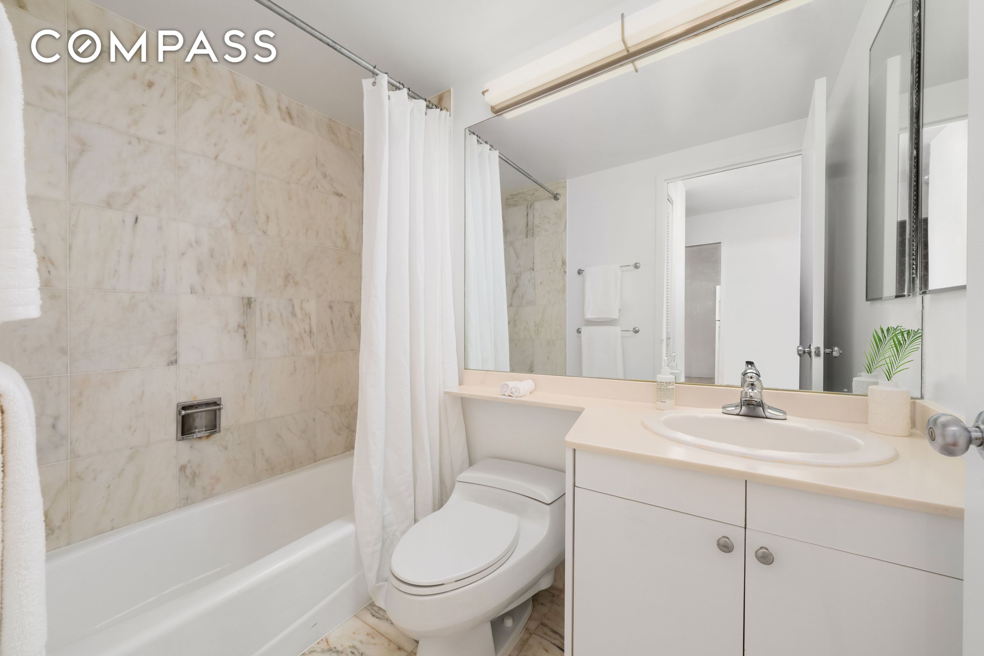 #11 photo, 150 E 85th Street, マンハッタン Upper East Side , NY 10028