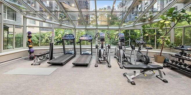 #13 photo, 505 W 47TH Street, マンハッタン Hells Kitchen , NY 10036