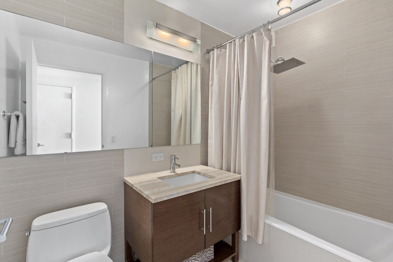 #9 photo, 505 W 47TH Street, マンハッタン Hells Kitchen , NY 10036