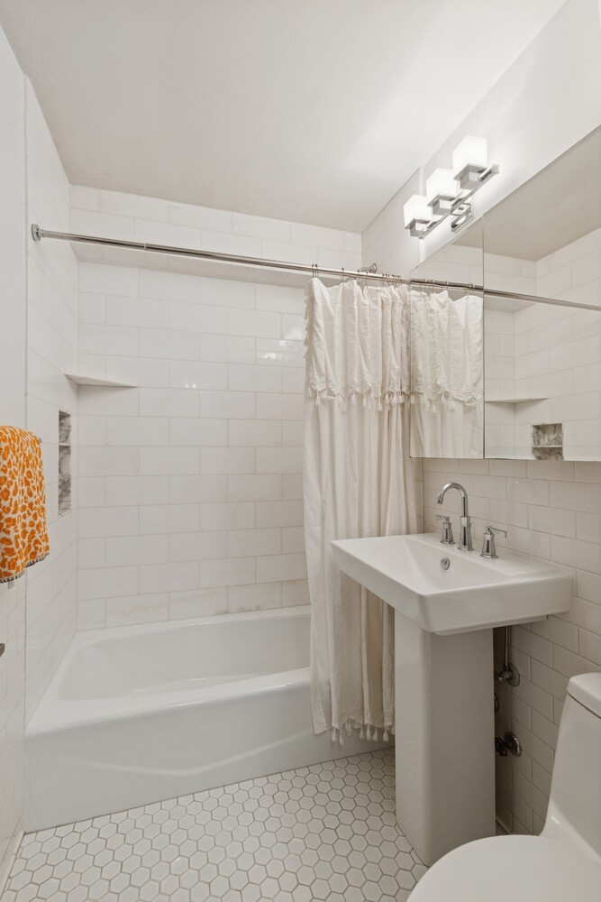 #11 photo, 13 W 13TH Street, マンハッタン Greenwich Village , NY 10011