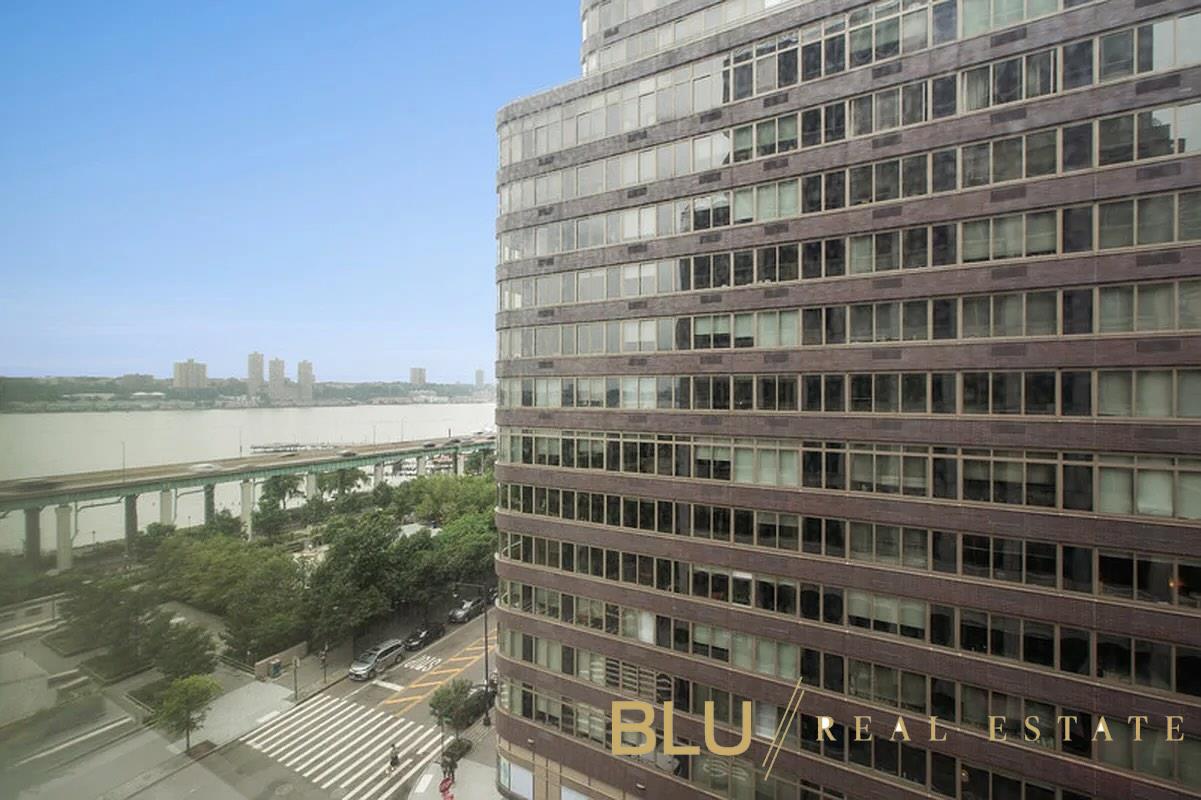 #4 photo, New York City, マンハッタン Lincoln Square , NY 10069