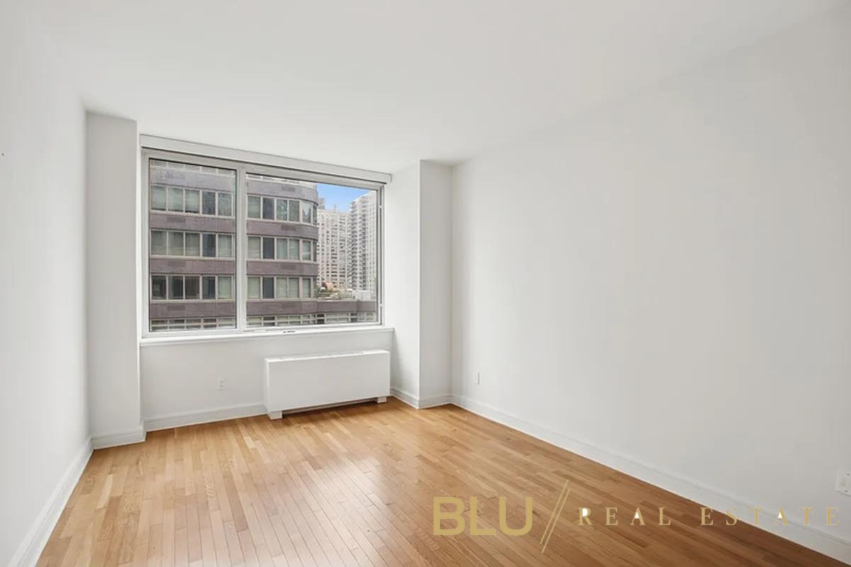 #8 photo, New York City, マンハッタン Lincoln Square , NY 10069