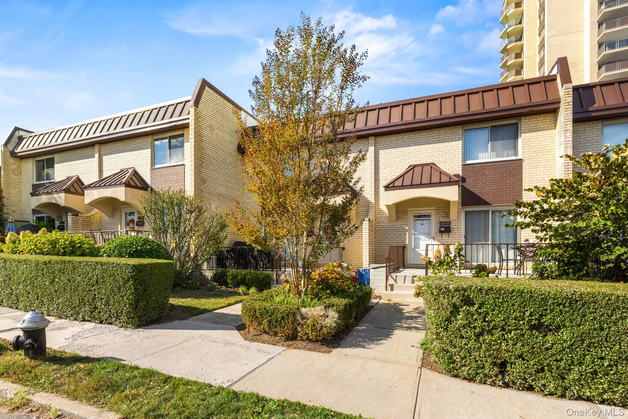 #1 photo, 215-15 23 Avenue, クイーンズ区 Bayside , NY 11360