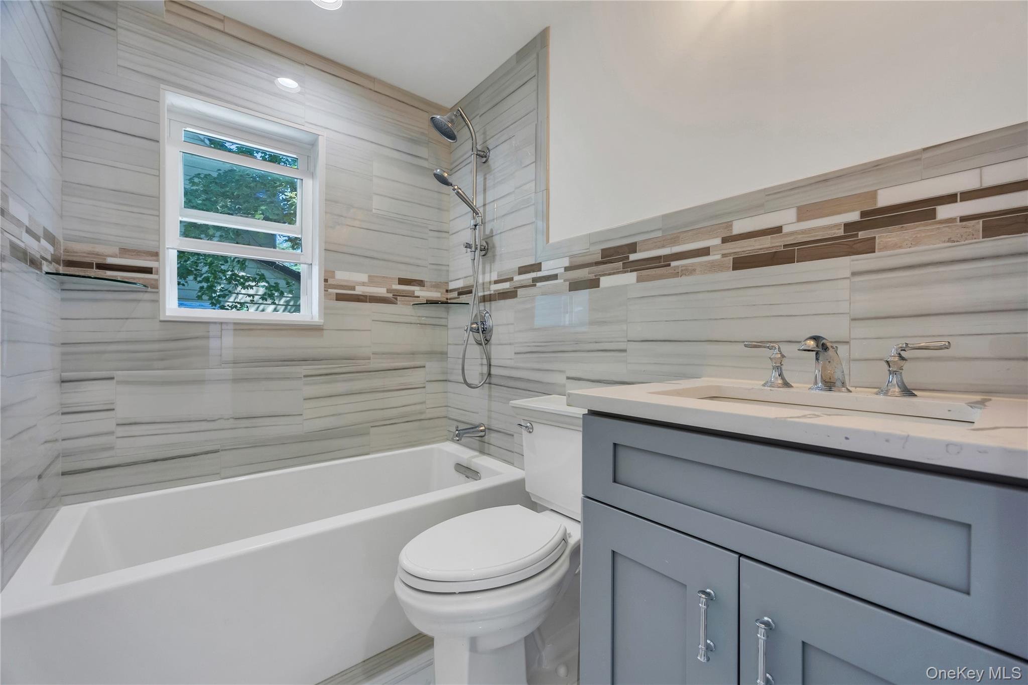 #15 photo, 177 Waverly Avenue, サフォーク郡 Patchogue , NY 11772