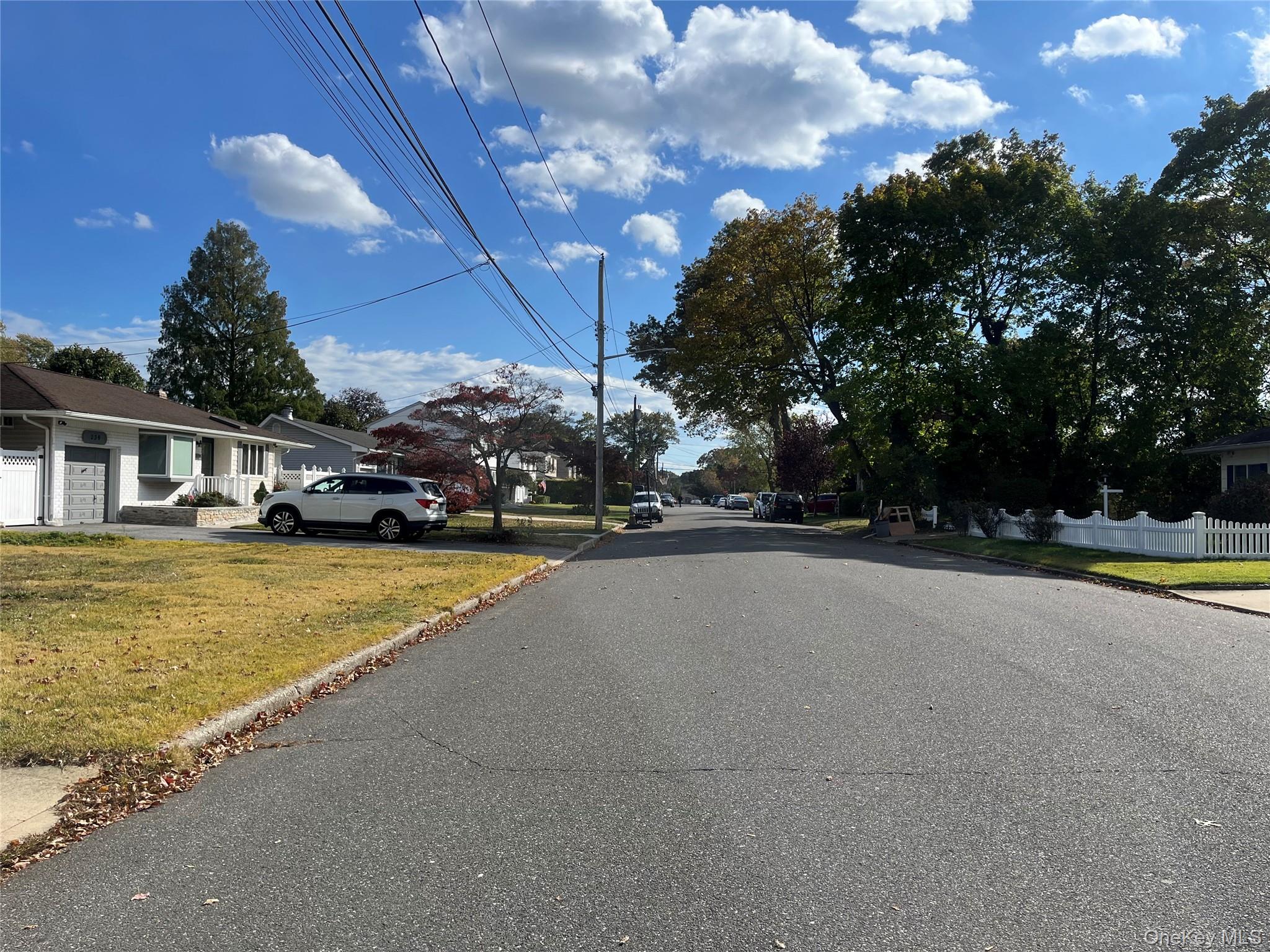 #11 photo, 233 W 12th Street, サフォーク郡 Babylon , NY 11729