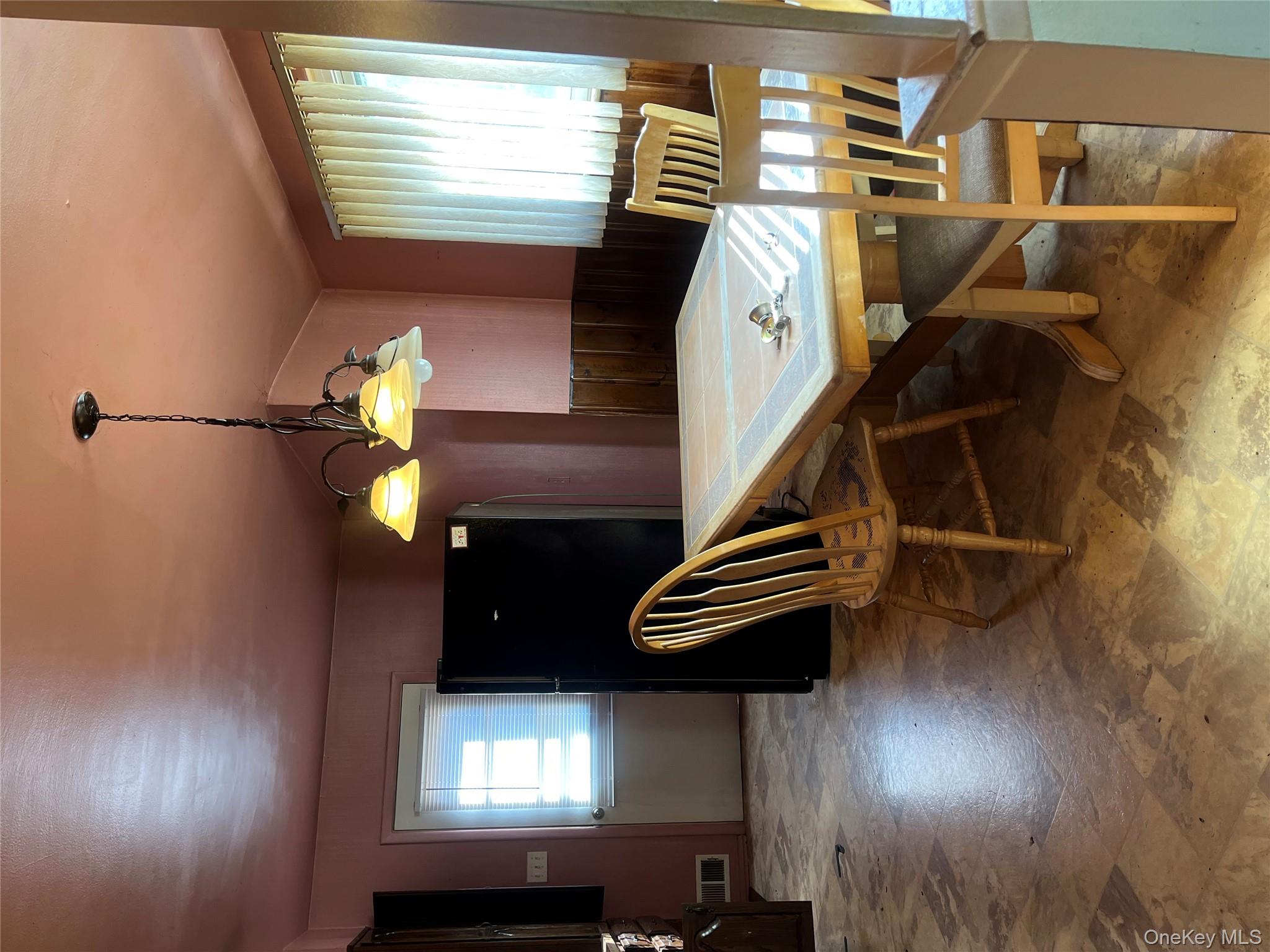 #3 photo, 233 W 12th Street, サフォーク郡 Babylon , NY 11729