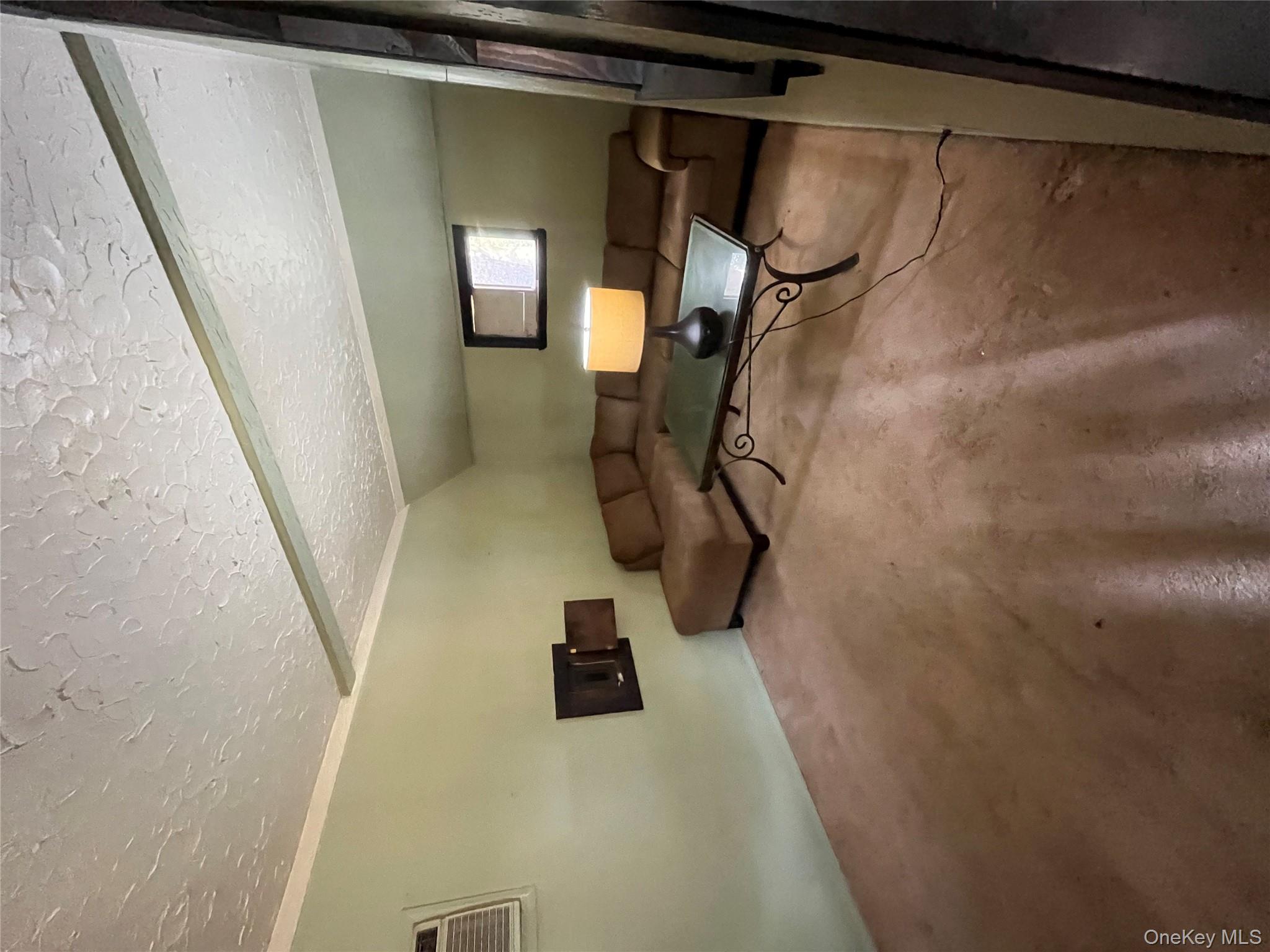 #6 photo, 233 W 12th Street, サフォーク郡 Babylon , NY 11729