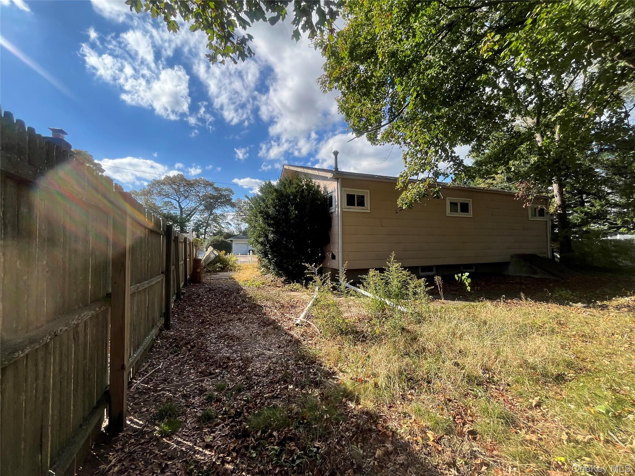 #8 photo, 233 W 12th Street, サフォーク郡 Babylon , NY 11729