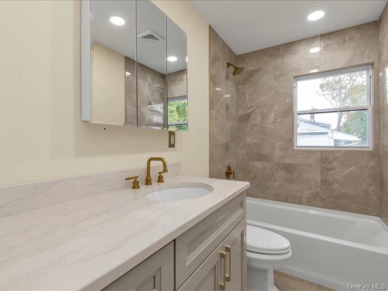 #14 photo, 2 Arbor Gate, Old Bethpage , NY 11804