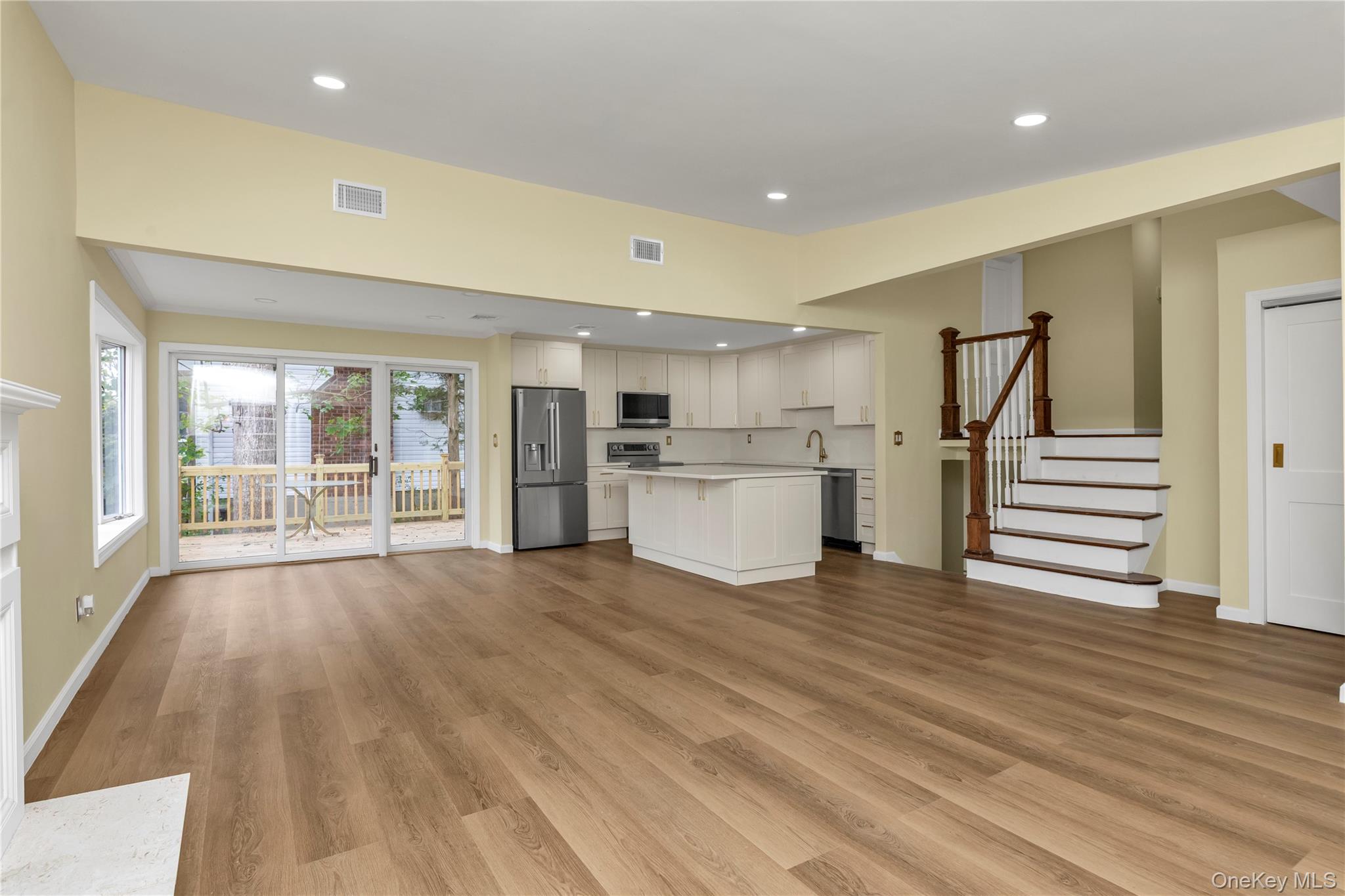 #20 photo, 2 Arbor Gate, Old Bethpage , NY 11804