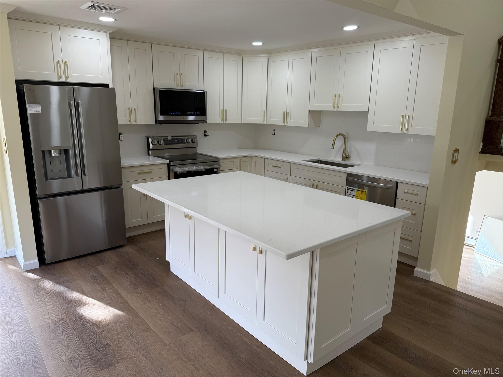 #3 photo, 2 Arbor Gate, Old Bethpage , NY 11804