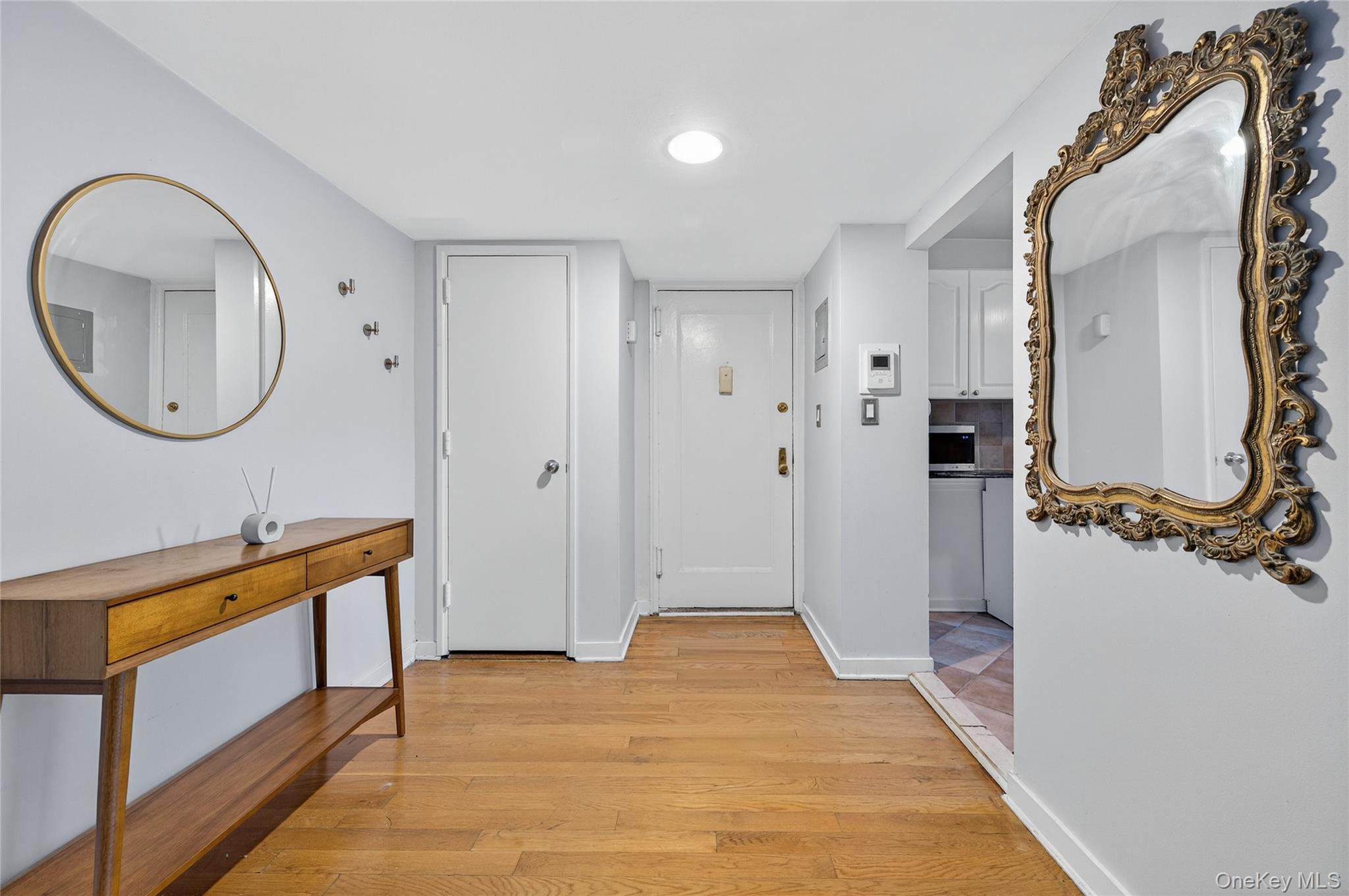 #2 photo, 5 Terrace Circle, ナッソー郡 Great Neck , NY 11021