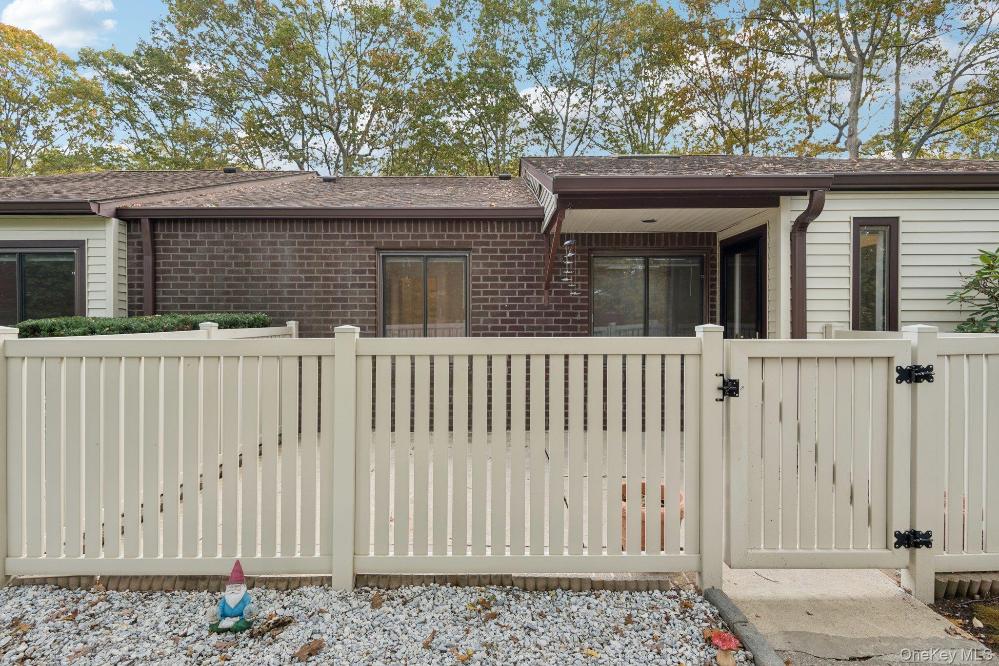 #1 photo, 99 Birchwood Road, サフォーク郡 Coram , NY 11727