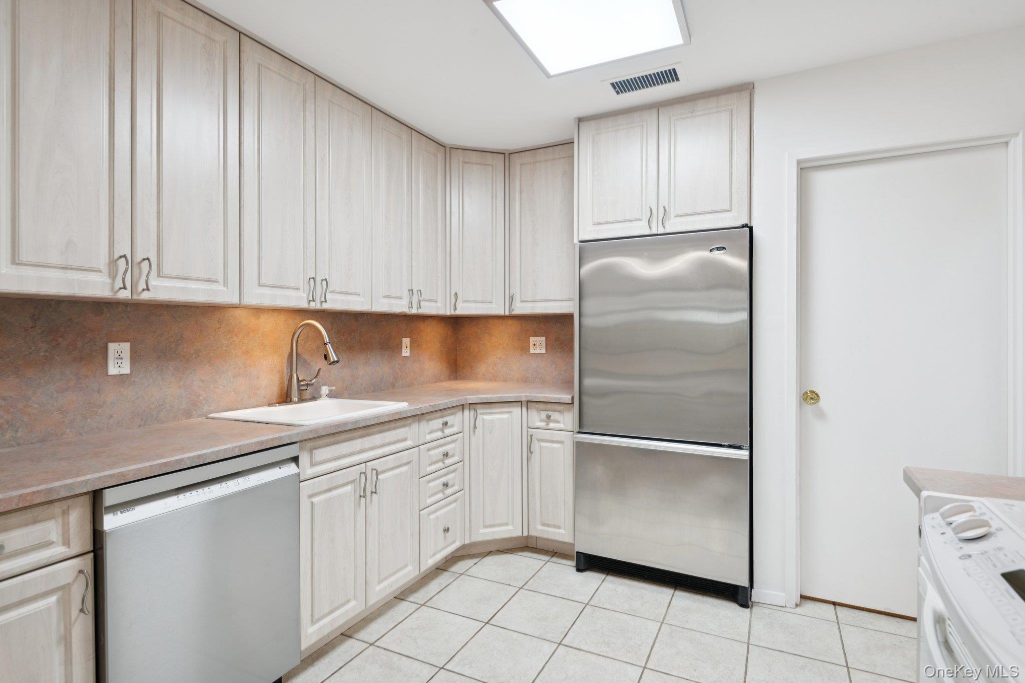 #13 photo, 99 Birchwood Road, サフォーク郡 Coram , NY 11727