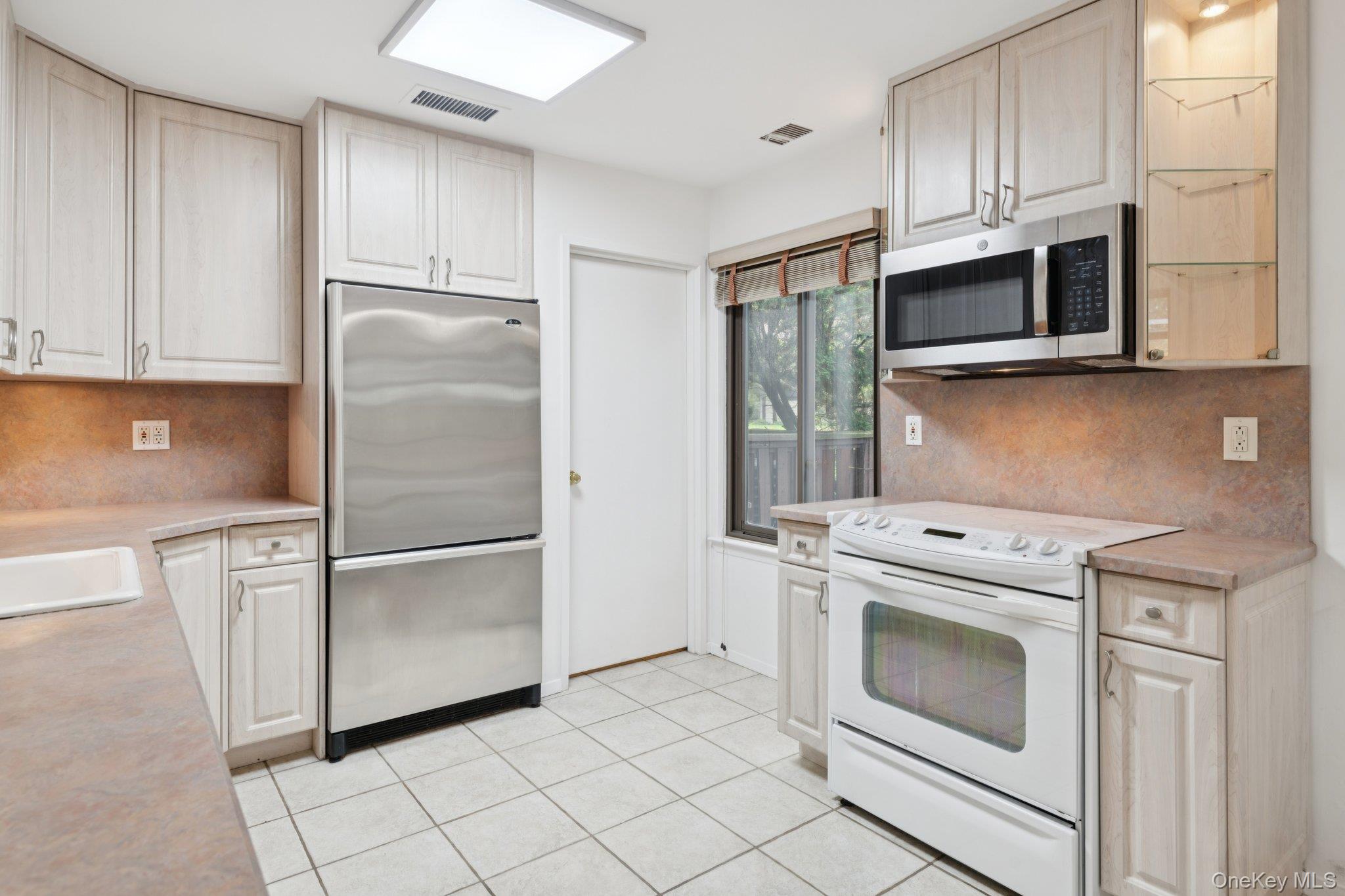 #14 photo, 99 Birchwood Road, サフォーク郡 Coram , NY 11727