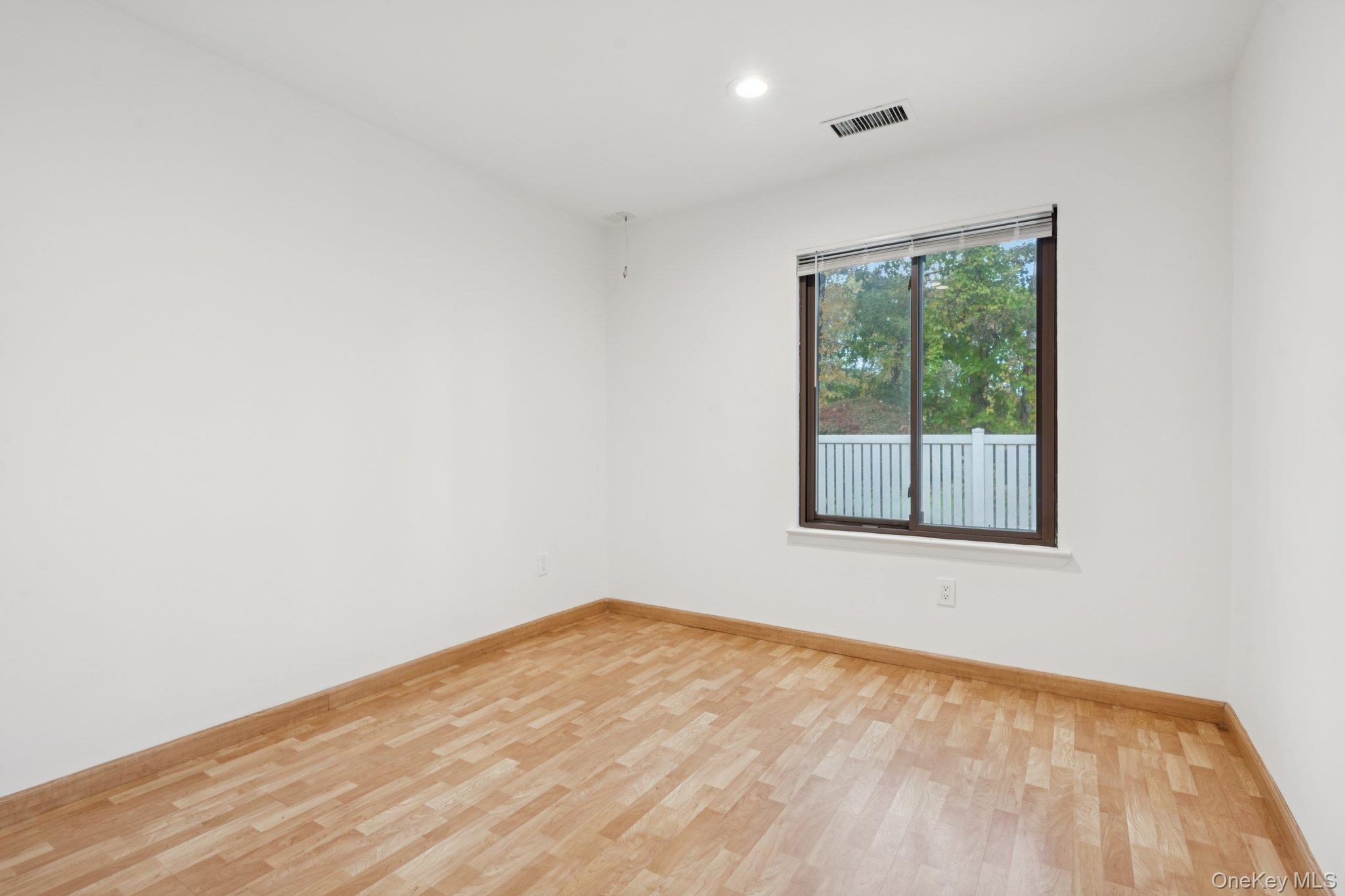 #17 photo, 99 Birchwood Road, サフォーク郡 Coram , NY 11727