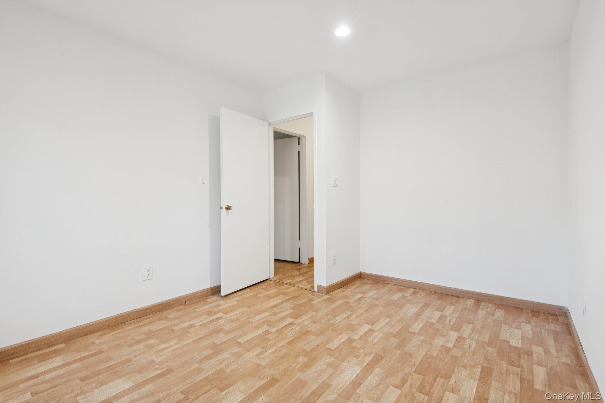 #18 photo, 99 Birchwood Road, サフォーク郡 Coram , NY 11727