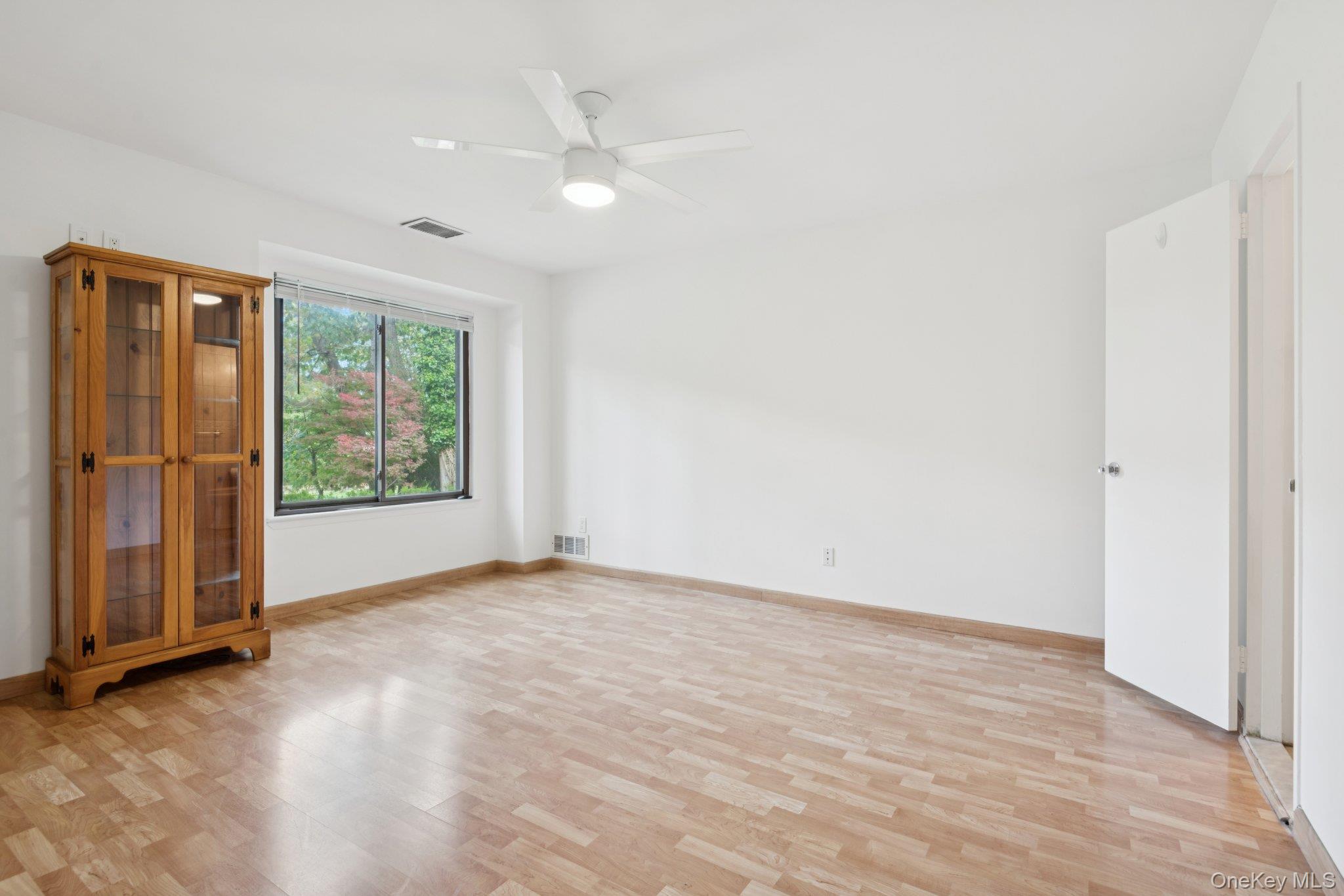 #19 photo, 99 Birchwood Road, サフォーク郡 Coram , NY 11727