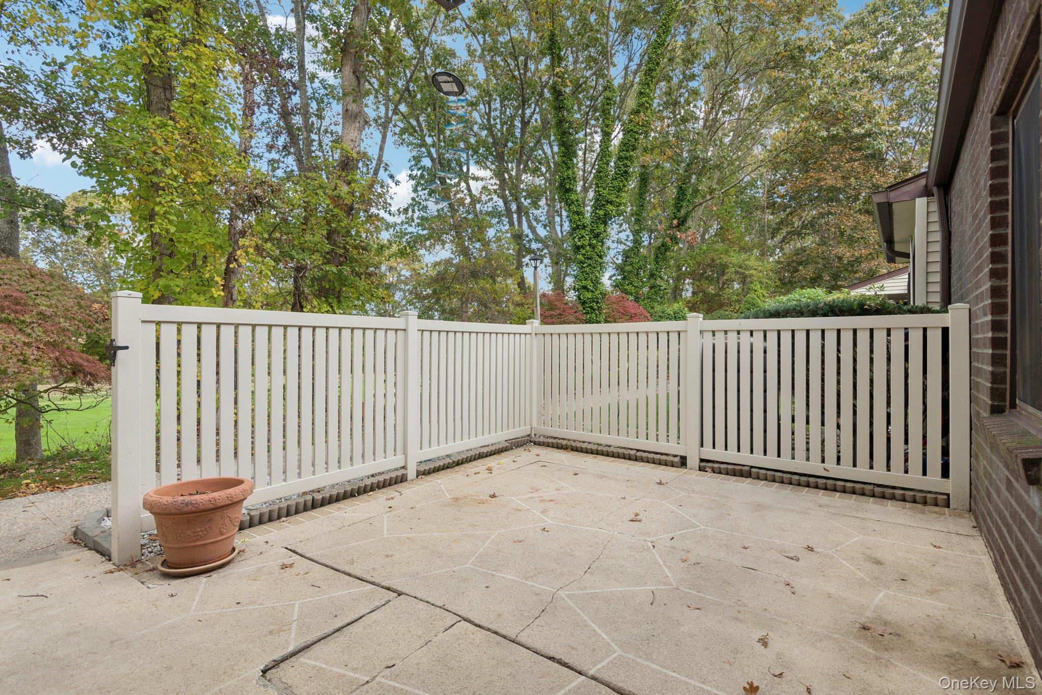 #4 photo, 99 Birchwood Road, サフォーク郡 Coram , NY 11727