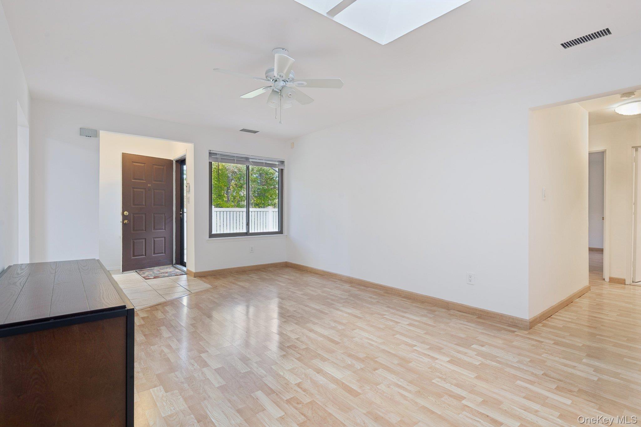 #7 photo, 99 Birchwood Road, サフォーク郡 Coram , NY 11727