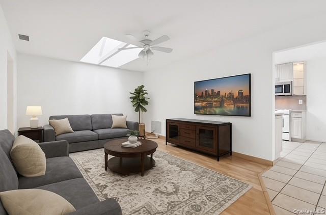 #8 photo, 99 Birchwood Road, サフォーク郡 Coram , NY 11727