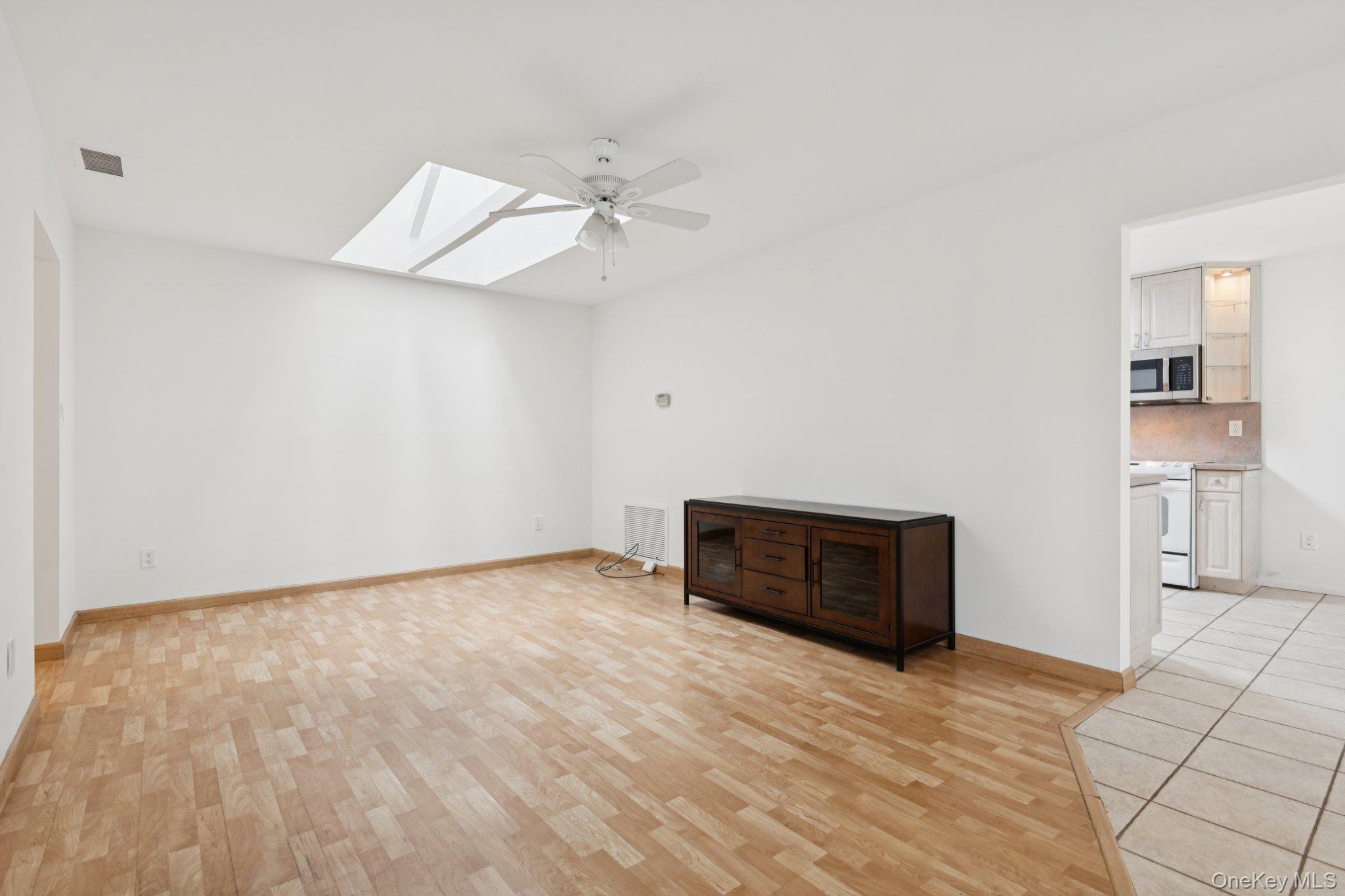 #9 photo, 99 Birchwood Road, サフォーク郡 Coram , NY 11727