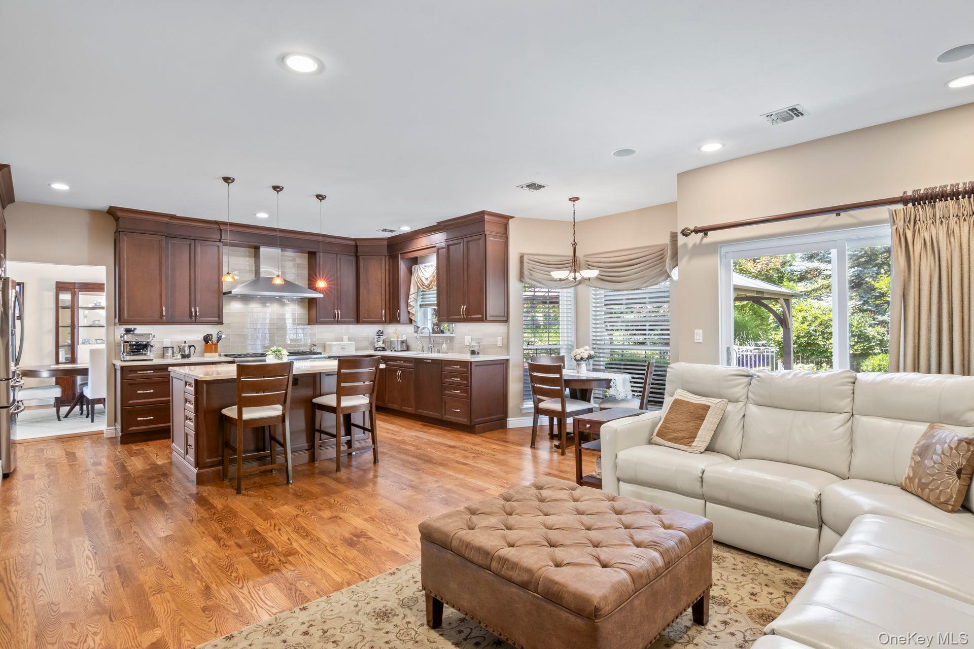 #4 photo, 89 Hamlet Drive, サフォーク郡 Commack , NY 11725