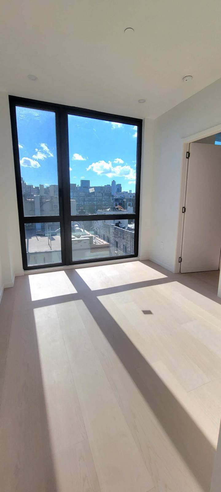 #4 photo, 11-52 44th Drive, クイーンズ区 Long Island City , NY 11101