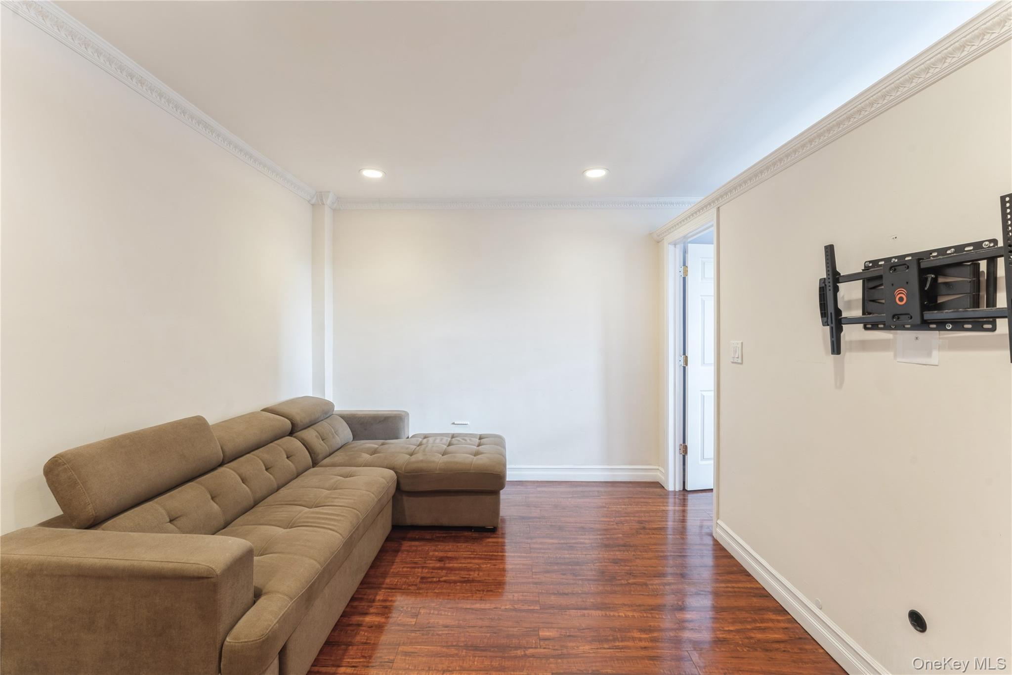 #11 photo, 150-11 72nd Road, Kew Garden Hills , NY 11367