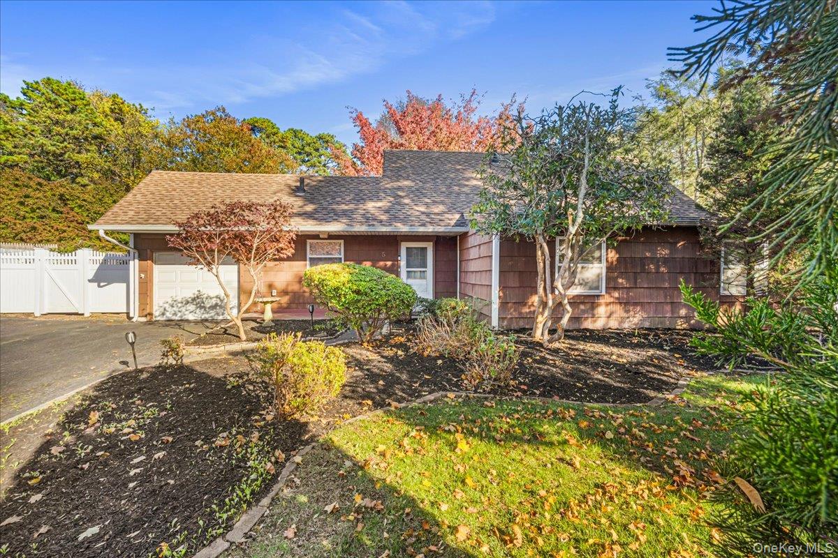 #1 photo, 5 Torrey Pine Lane, サフォーク郡 Medford , NY 11763