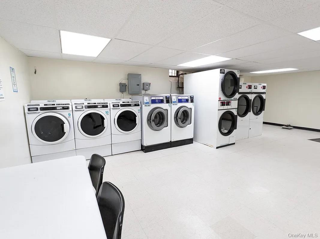 #11 photo, 75-02 Austin Street, クイーンズ区 Forest Hills , NY 11375