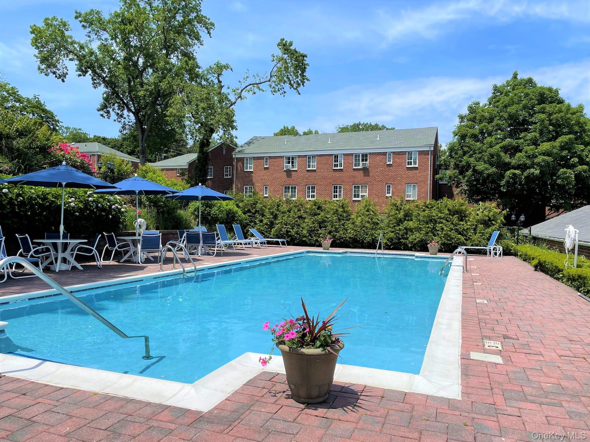 #15 photo, 405 W Main Street, Huntington , NY 11743