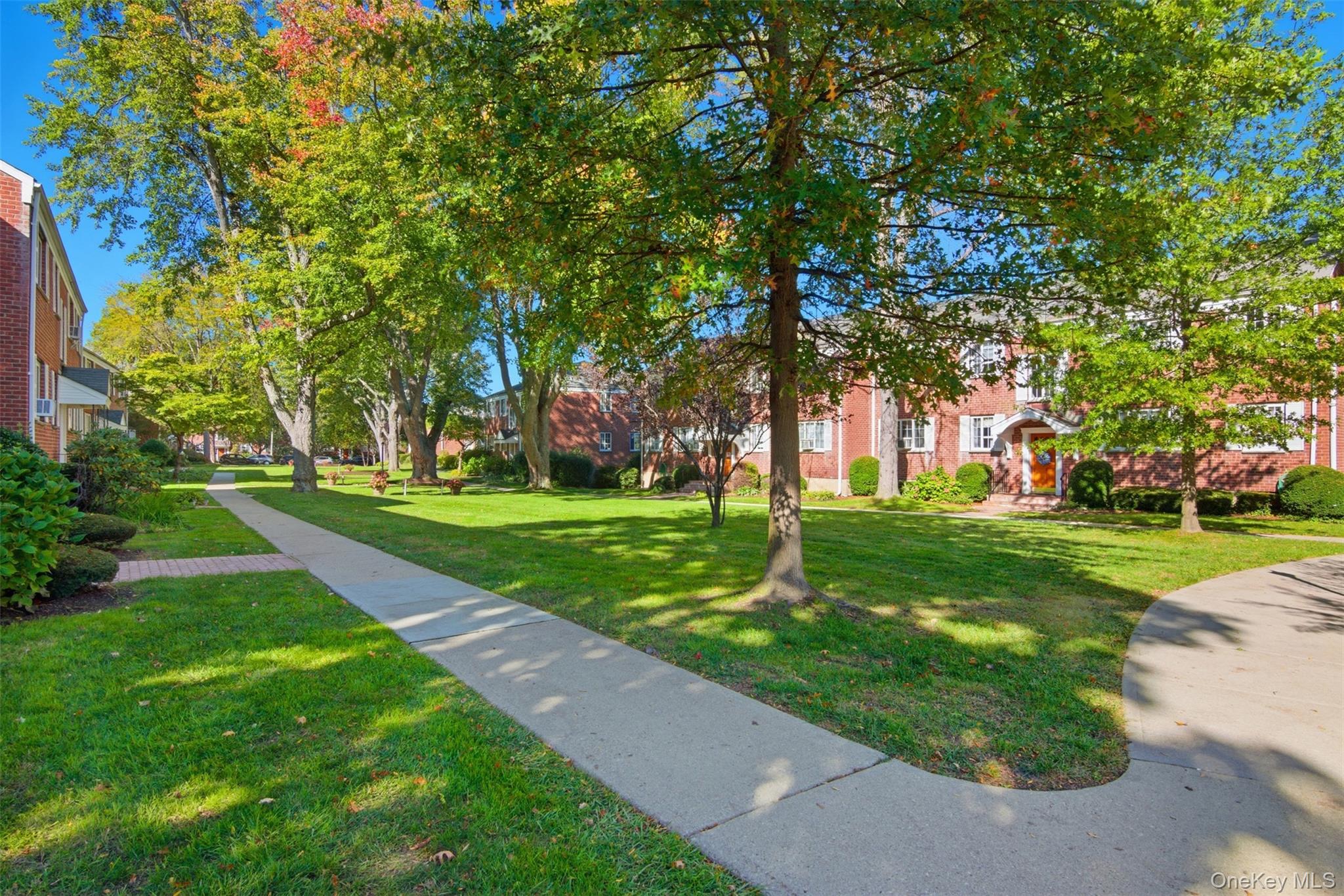 #2 photo, 405 W Main Street, Huntington , NY 11743