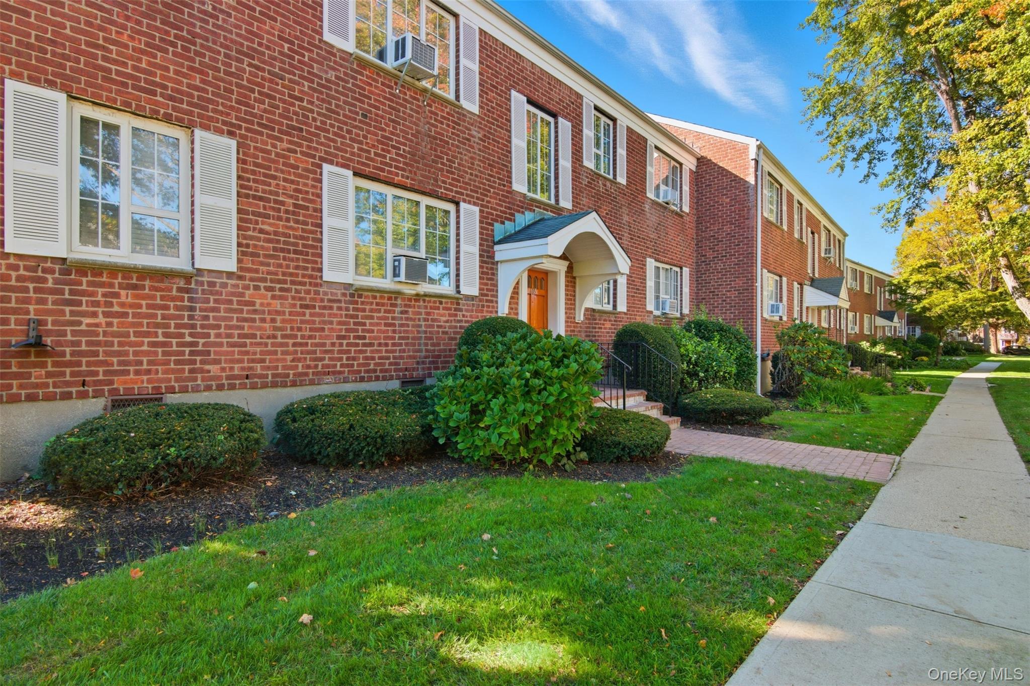 #3 photo, 405 W Main Street, Huntington , NY 11743